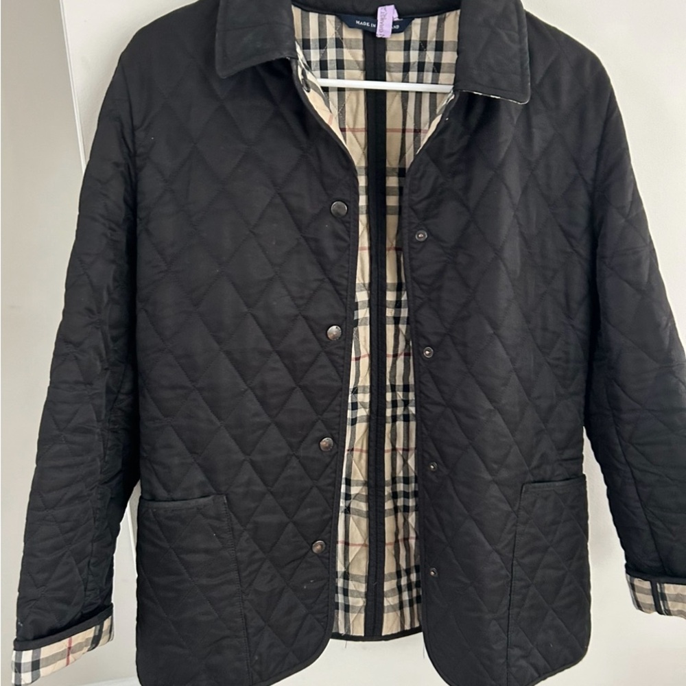 Excellent condition: Burberry Women’s Size Small Quilted Jacket.